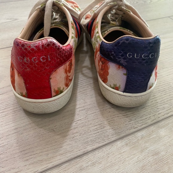 Gucci Floral Canvas Sneakers.  38.5 - Picture 4 of 7